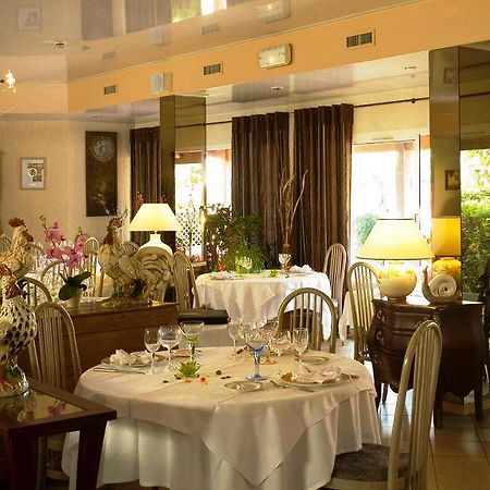 Hotel Logis Chez Bach Chaussin Exterior foto